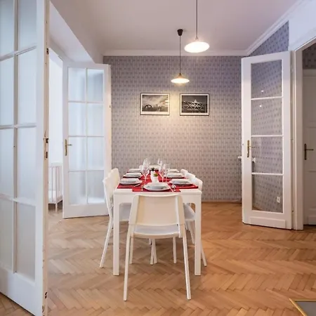 Daire Away From In The Center Budapeşte